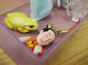 終止嬉しそうな知事